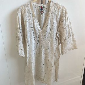 SOLD 🤍JOHNNY WAS Embroidered Top!